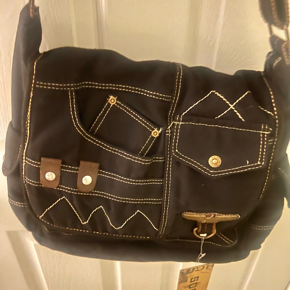 Feidean
Black Messenger Bag - Picture 6 of 7